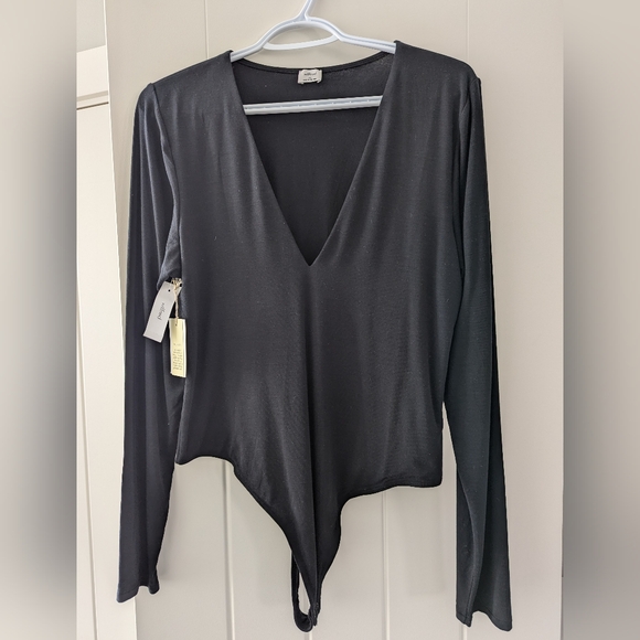 Aritzia Wilfred black body suit - Picture 1 of 3